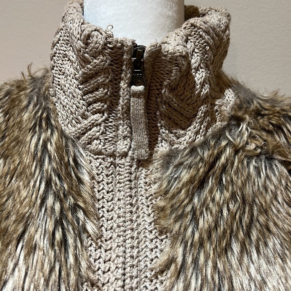 Kenar Faux Fur Knit Vest - Picture 6 of 9